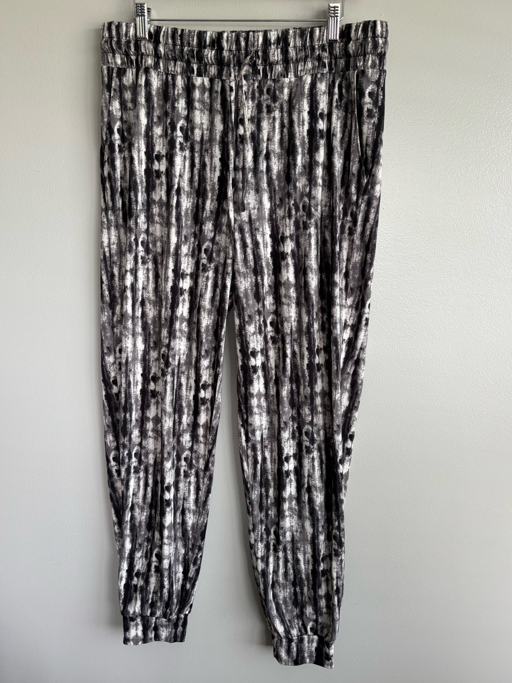 Anybody Lounge Pull On Joggers Black White Vertical Tie Dye Women’s US Medium